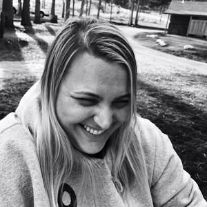 Meet your Posher, Macie